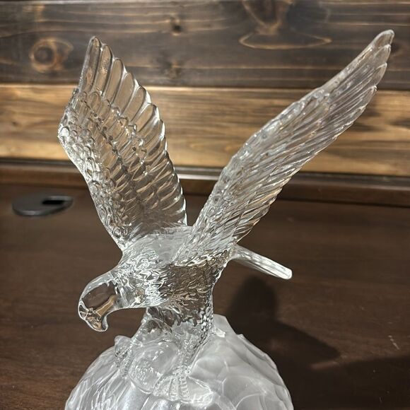 Vintage 1970 Leaded Crystal D' Arques Eagle w Fish Sculpture Statue Paper Weight - Picture 4 of 10